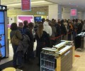 Москвичи выстроились в очередь за iPhone 12 mini и 12 Pro Max