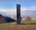 Загадочный монолит появился в новом месте