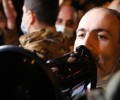 В Армении протестующие преградили путь траурной колонне с Пашиняном