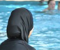 Хозяин аквапарка извинился перед мусульманками, которых не пустили в бассейн в буркини